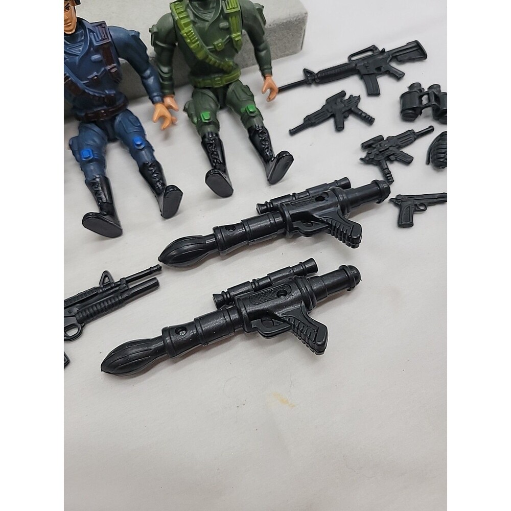 Army Figures lot of 3 - army guys Random Commandos generic joe men + Toy Weapons - Picture 6 of 14